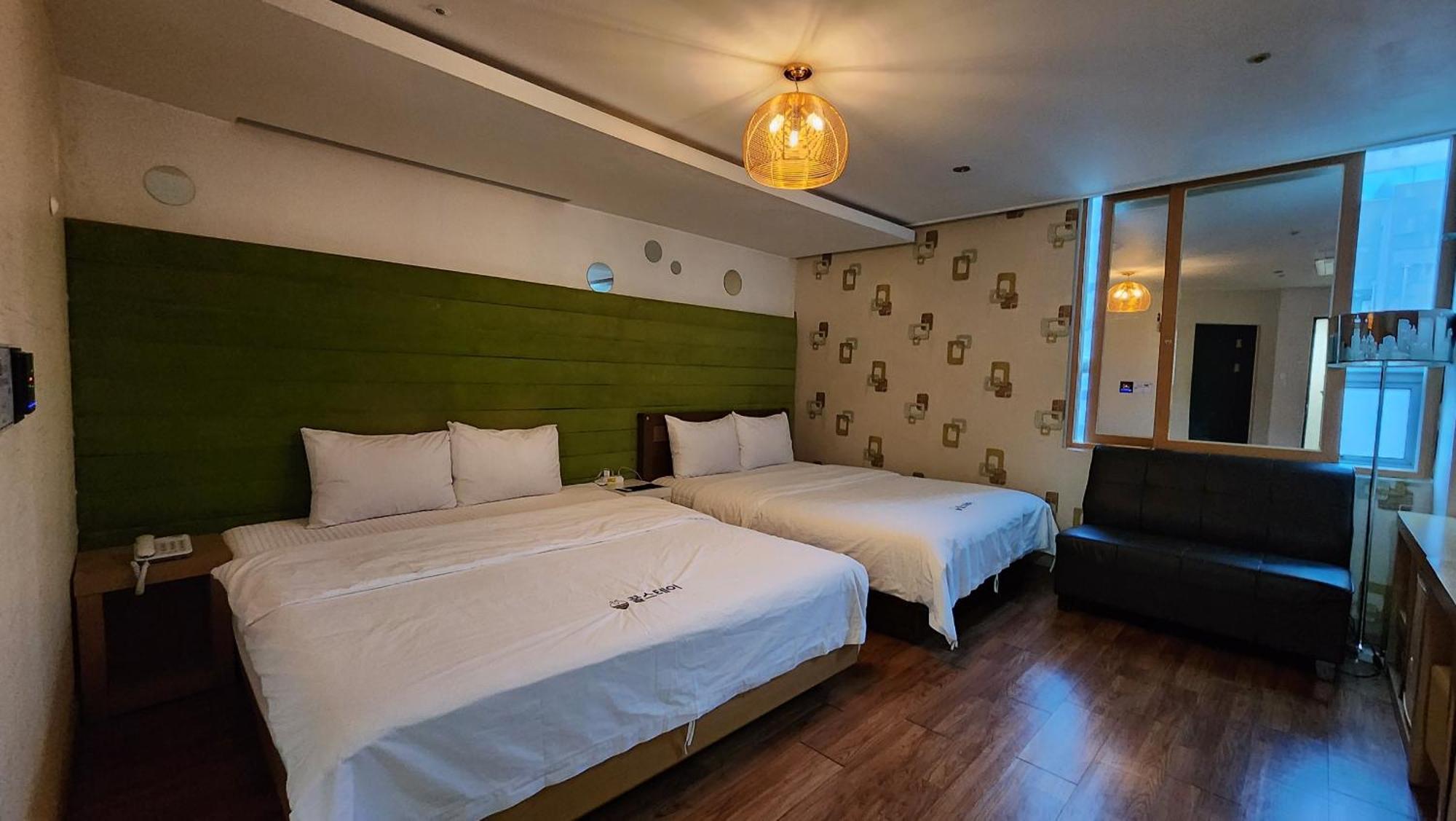 Gimhae Business Hotel K Bagian luar foto