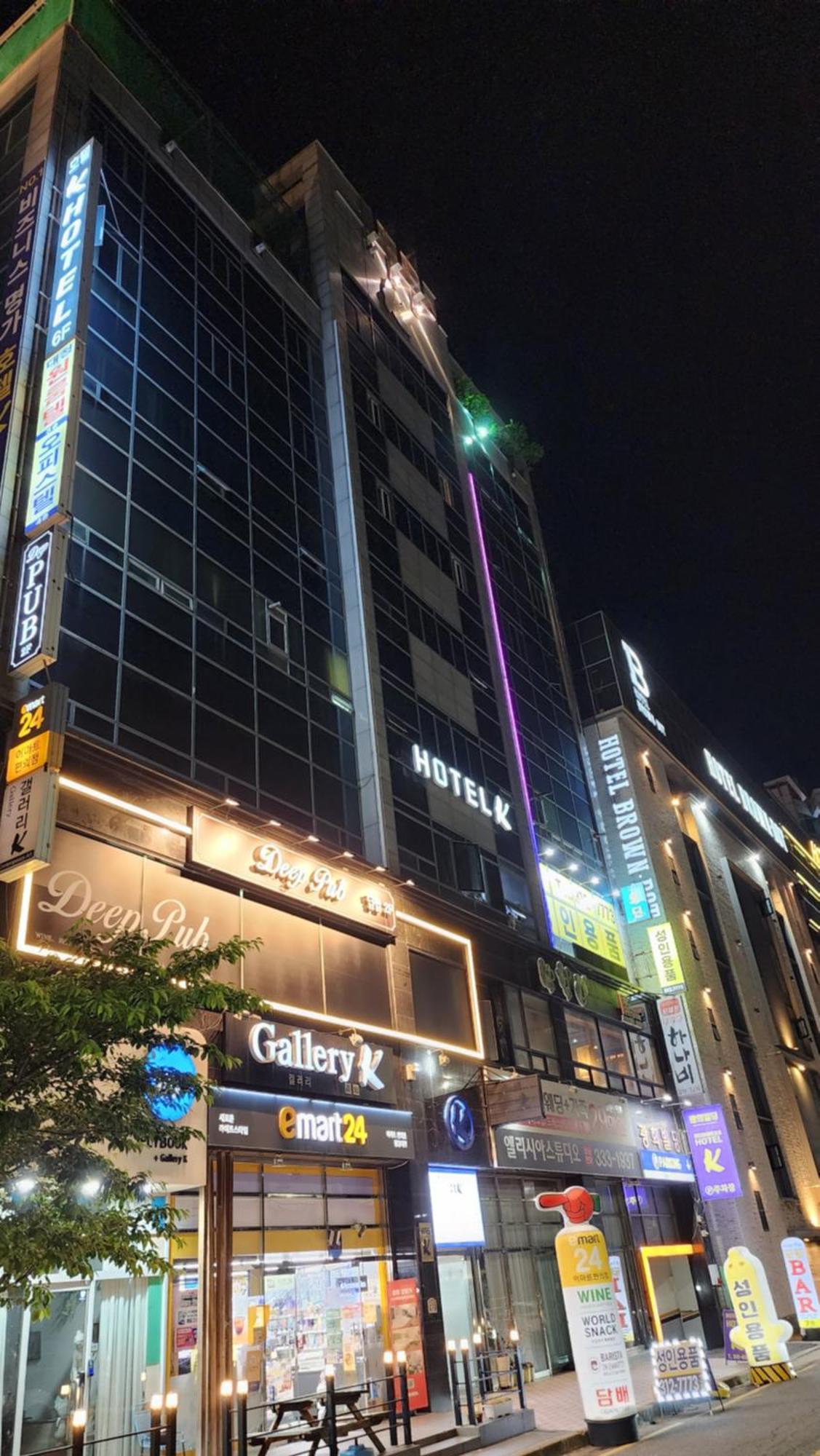 Gimhae Business Hotel K Bagian luar foto