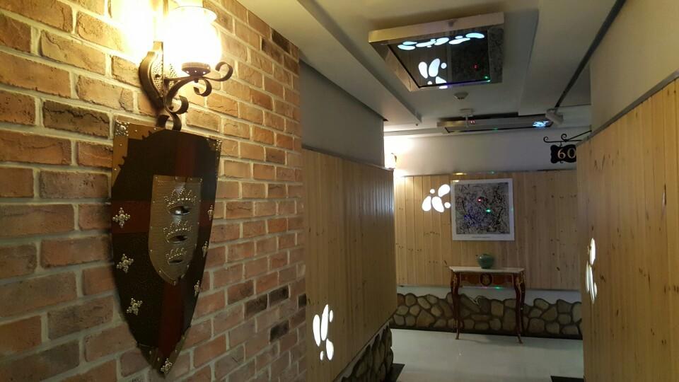 Gimhae Business Hotel K Bagian luar foto