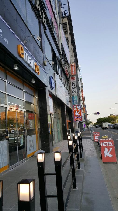 Gimhae Business Hotel K Bagian luar foto