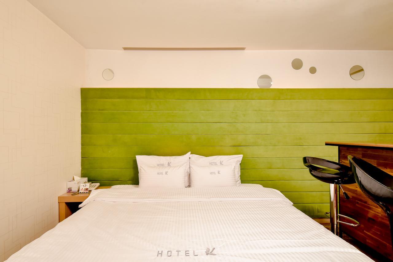Gimhae Business Hotel K Bagian luar foto