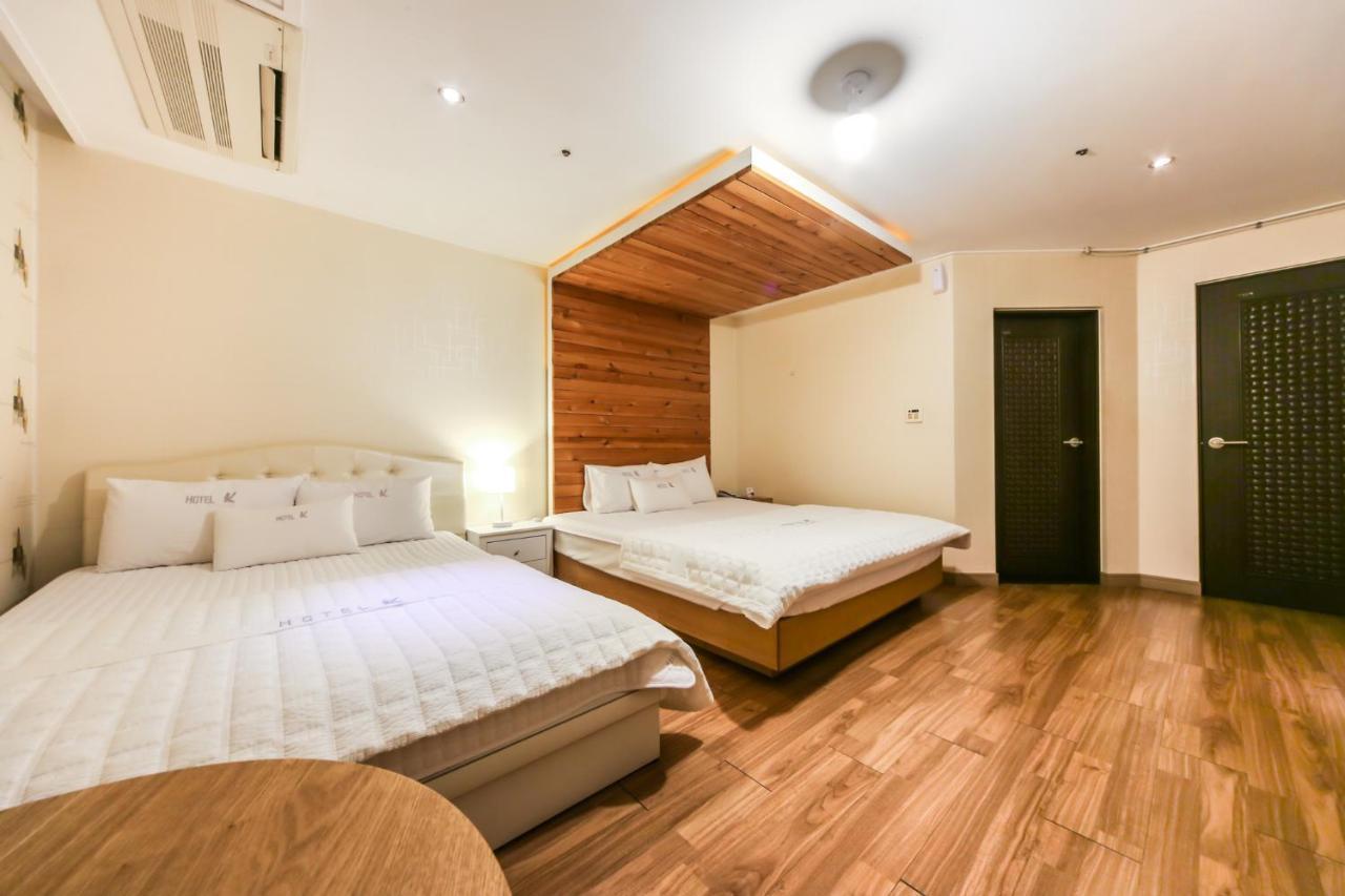 Gimhae Business Hotel K Bagian luar foto
