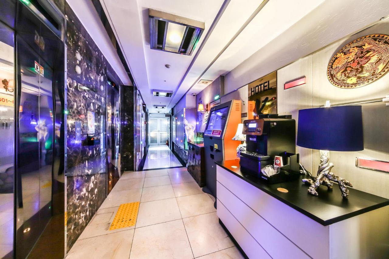 Gimhae Business Hotel K Bagian luar foto